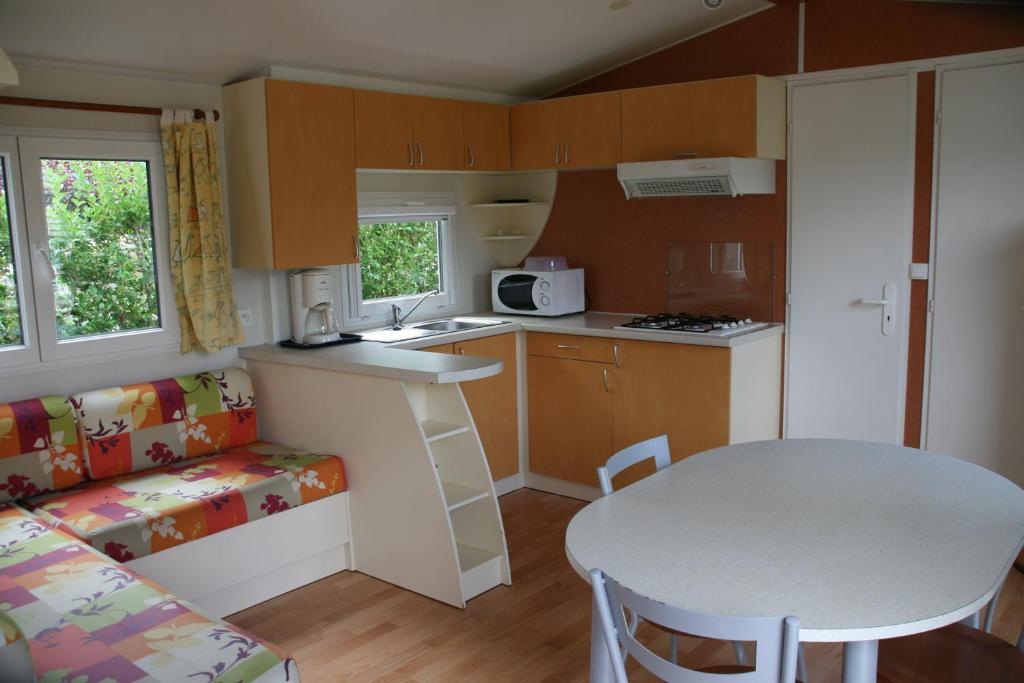 Camping De La Baie Hotell La Trinité-sur-Mer Rum bild